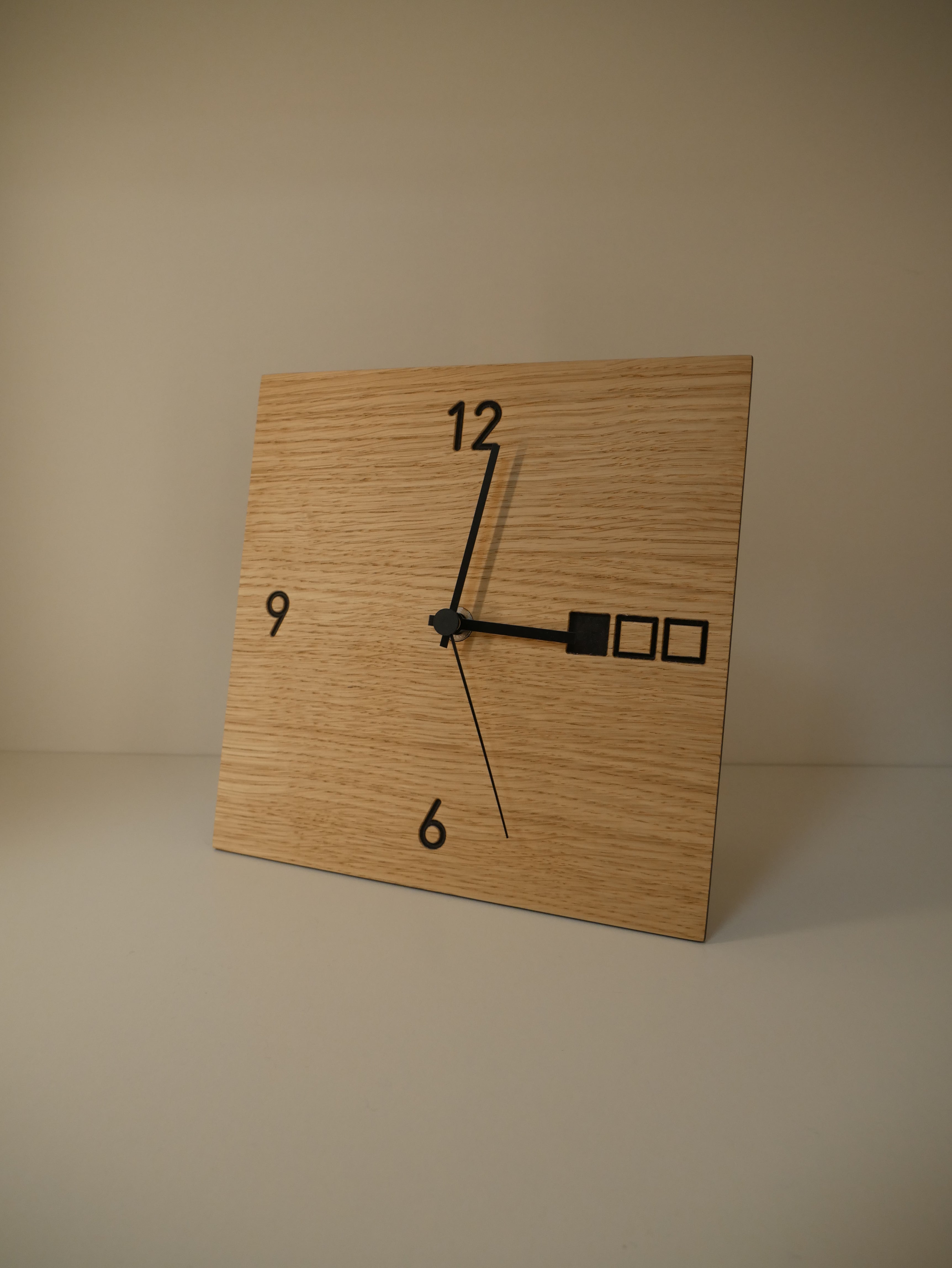 bulbaum "HALWA" Uhr auf Ständer Eiche