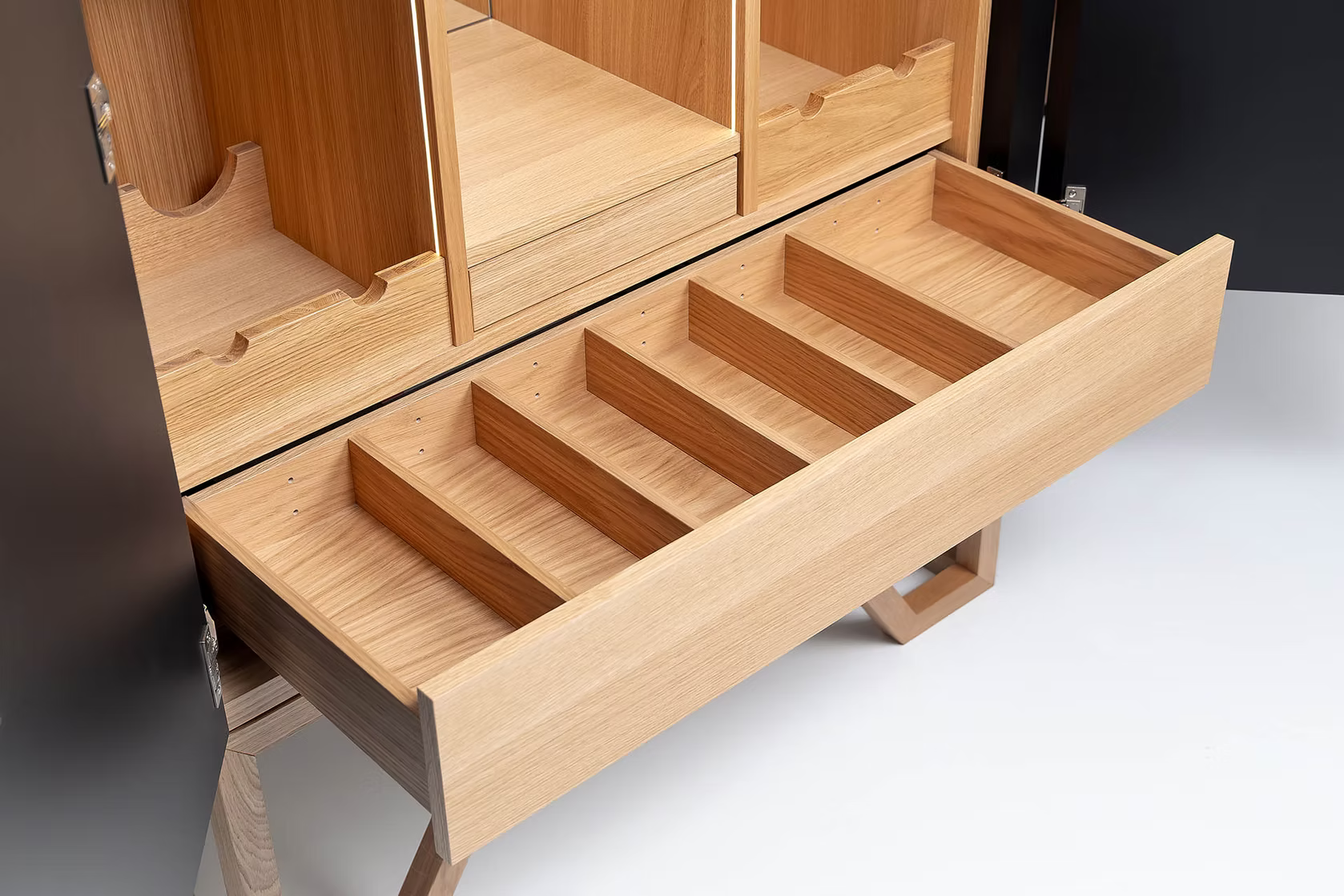 bulbaum "handgemaach" Barschrank "Wirtsmaan"